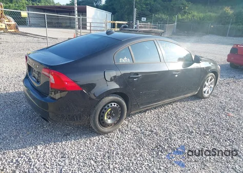 2015 Volvo S60 T5 z USA, uszkodzony, nr VIN YV140MFJXF1358664